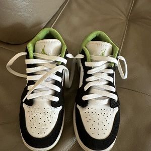 Nike Jordan’s Barely used. Kid decided it’s not her style anymore. Lol. 🙃